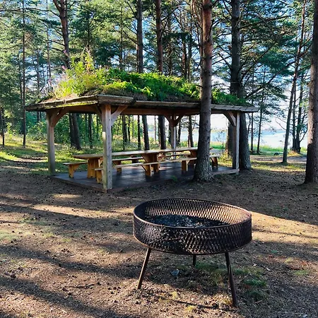 Uelesaare Kaemping Campeggio *